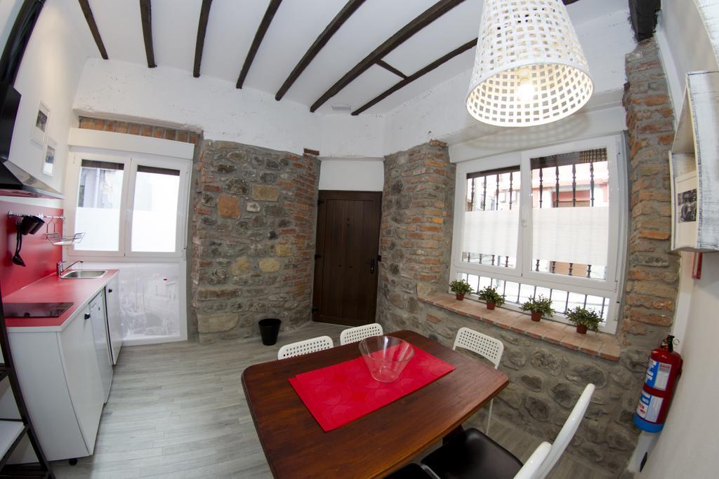 Andra Mari Apartamentu Turistikoak Bermeo Room photo
